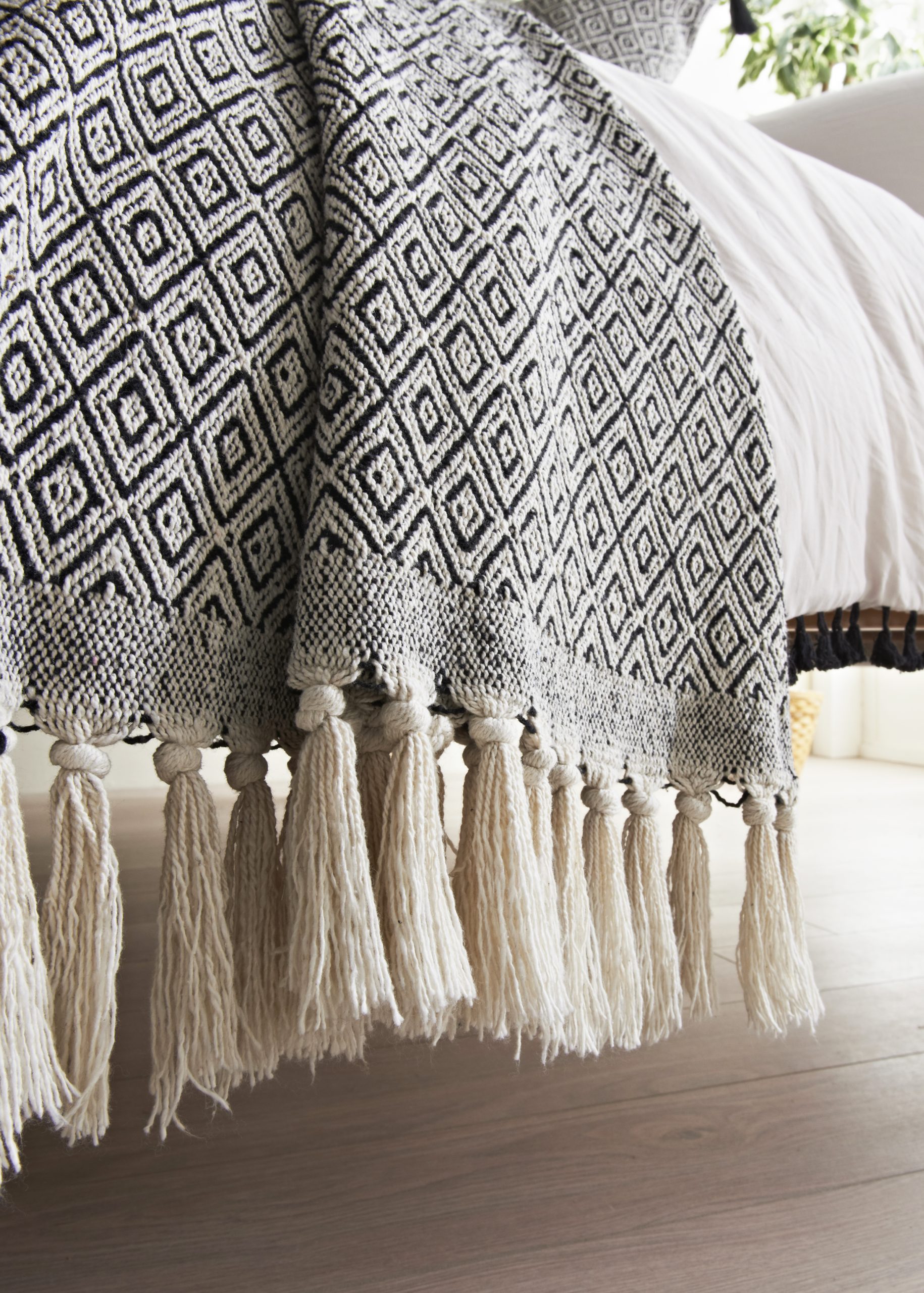 Cosmo Living by Cosmopolitan Tassel Duvet Set & Geometric Throw and Cushion Bundle - Image 3